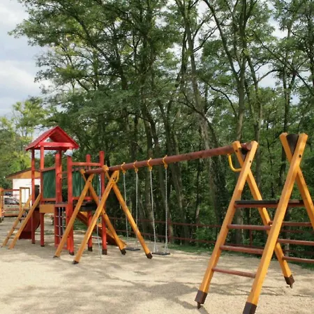 Prázdninový areál Mobilheimy Camp *